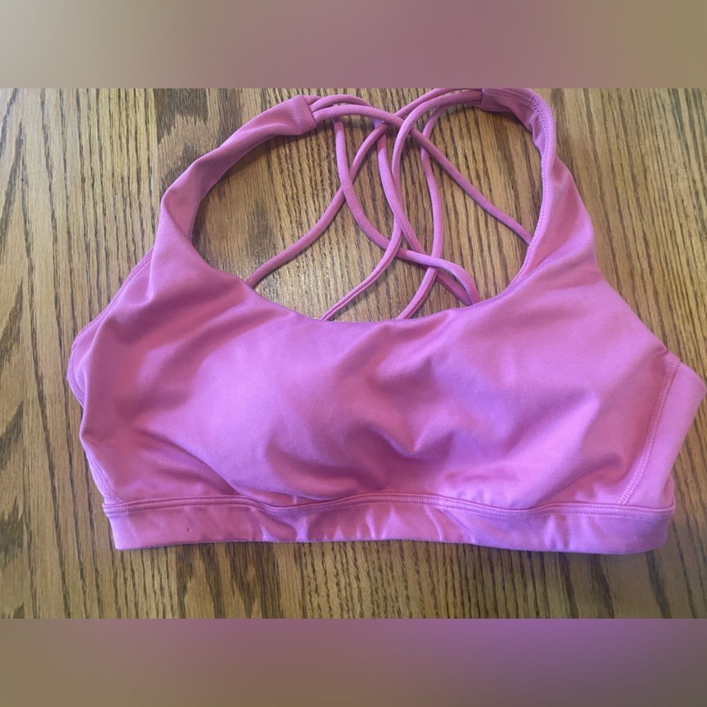 VICTORIA
Secrets - Picture 3 of 9